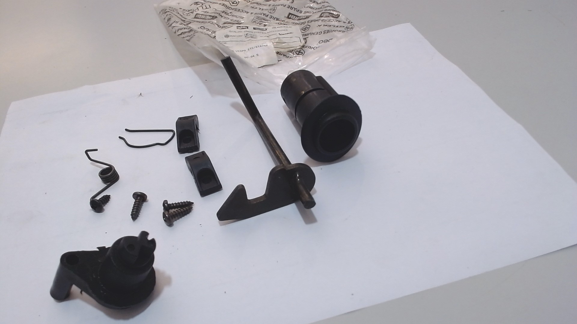 CORPO SERRATURA SELLA VESPA ET2/ET4 PIAGGIO 494511 - immagine 3