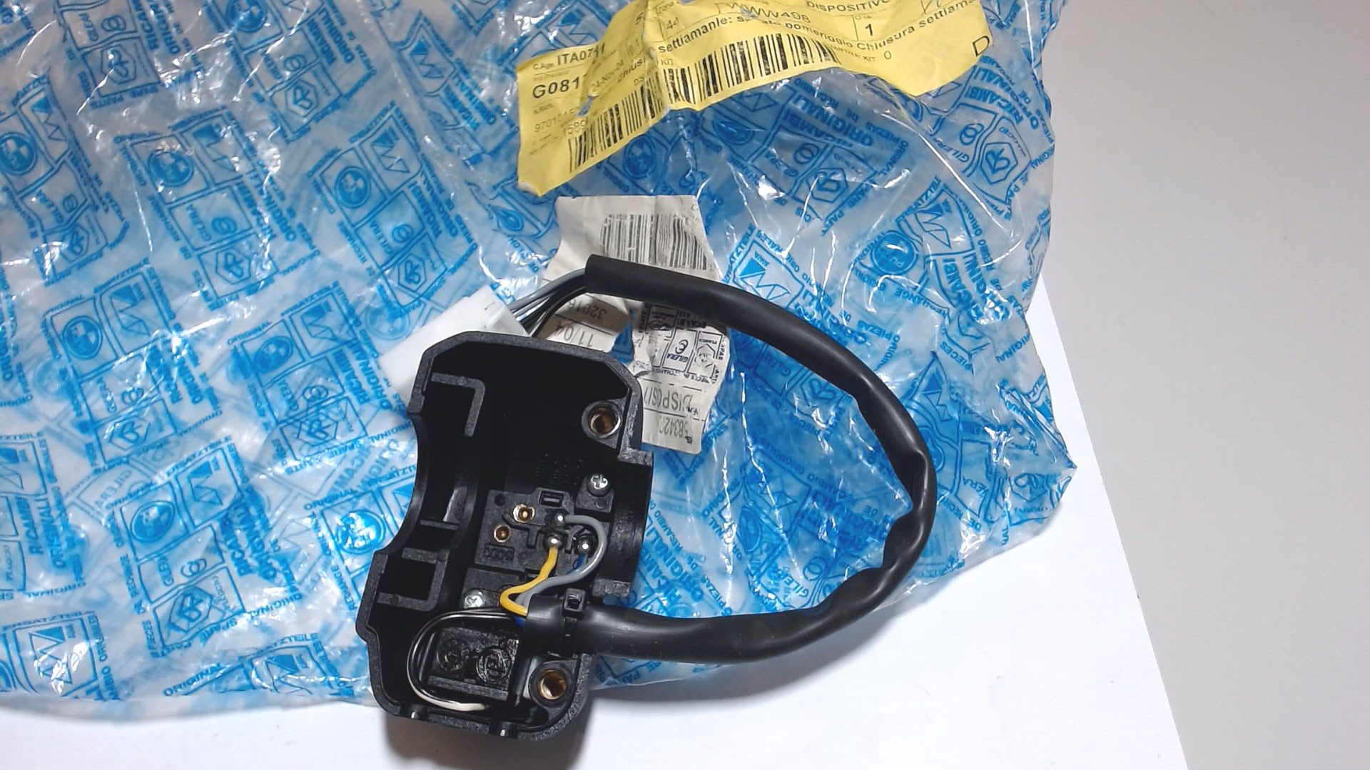 COMMUTATORE DESTRO DEVIO LUCI ICE GILERA 583422 - immagine 3
