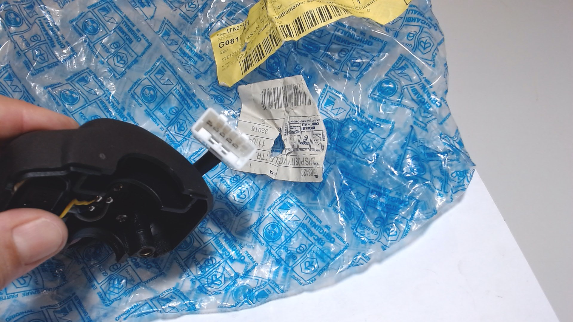 COMMUTATORE DESTRO DEVIO LUCI ICE GILERA 583422 - immagine 4