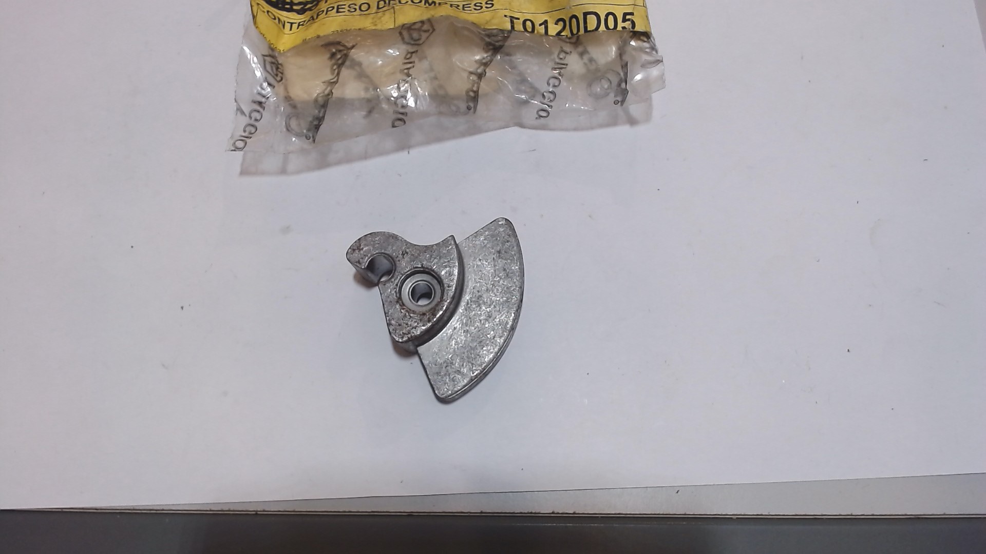 CONTRAPPESO DECOMPRESSORE CARNABY LIBERTY MP3 PIAGGIO 880650 - immagine 3