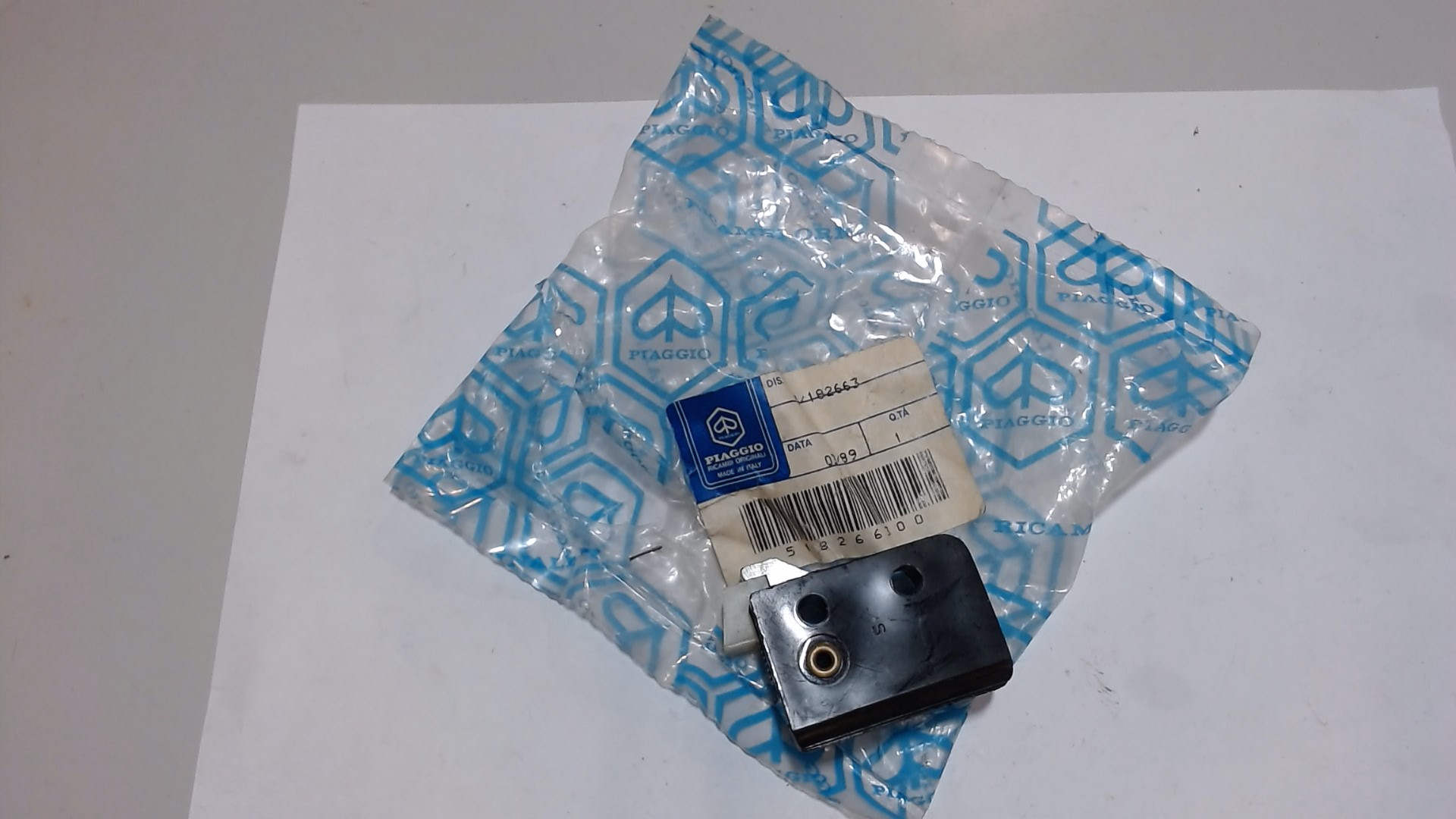 SCONTRO SERRATURA PORTA LATO SX APE PIAGGIO 182663 - immagine 3