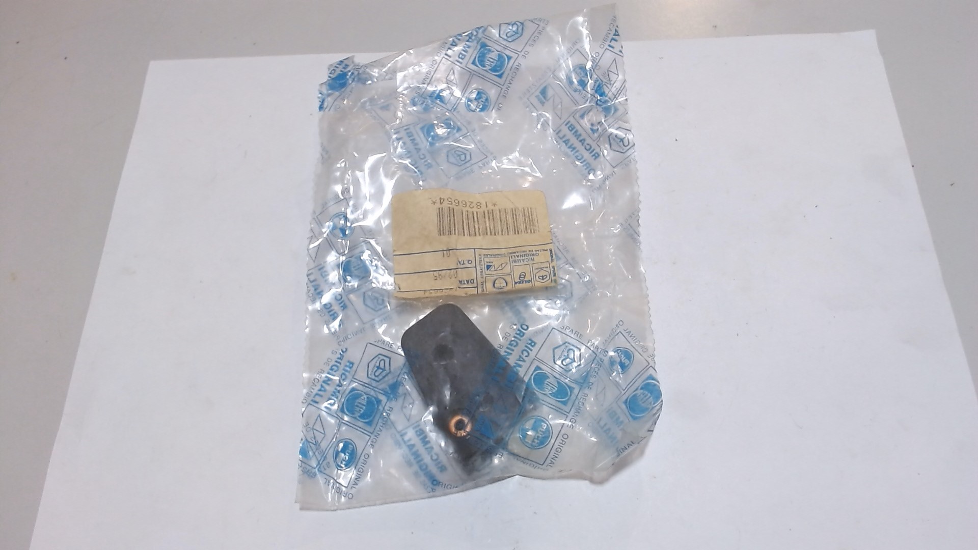 BATTUTA CHIUSURA PORTA DX PIAGGIO APE PIAGGIO 1826654 - immagine 3