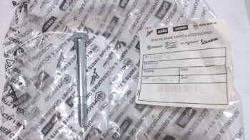 BULLONE FISSAGGIO MEZZALUNA COPRI RUOTA SCORTA VESPA PX COSA PIAGGIO 159873