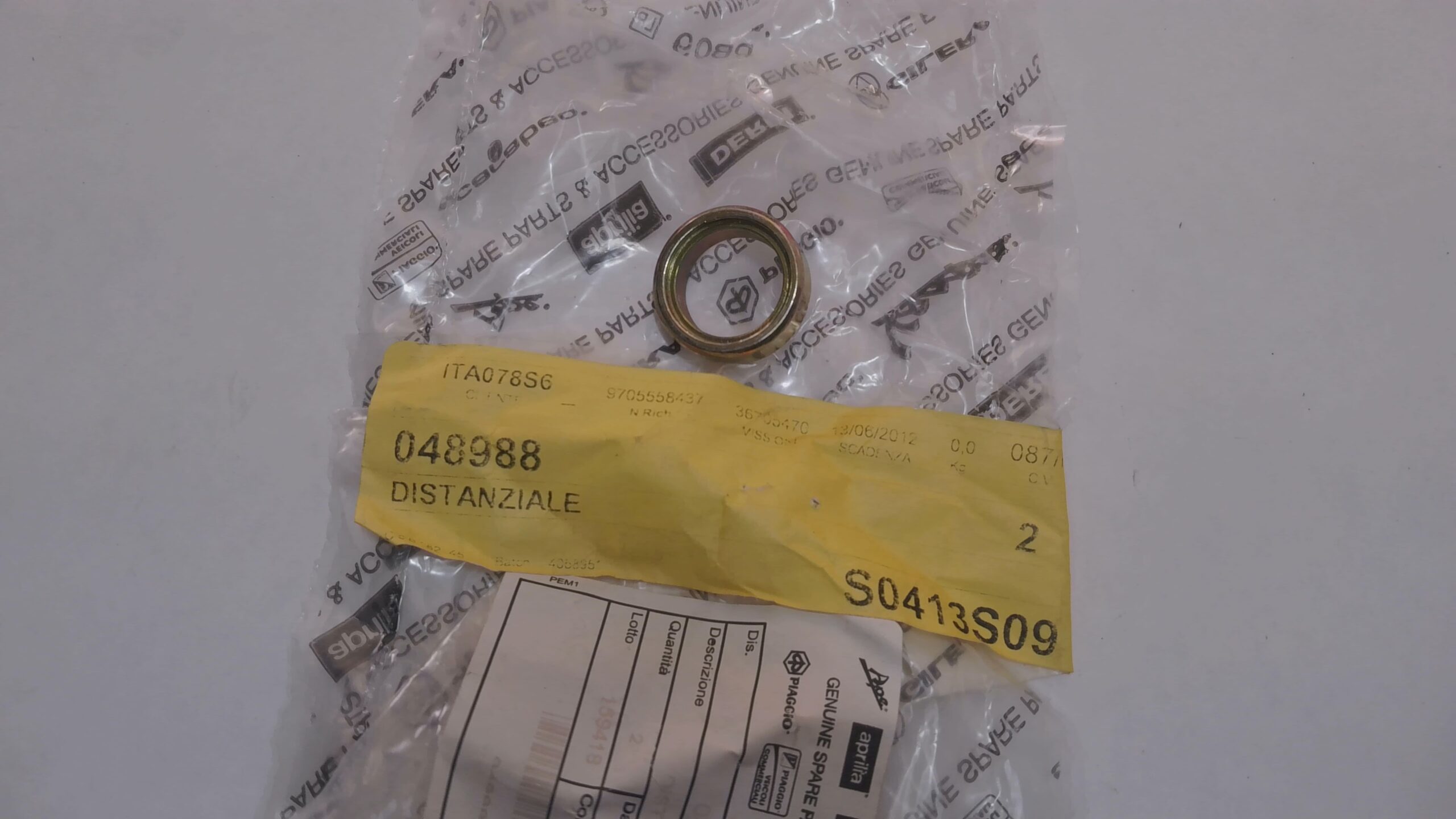 RONDELLA DISTANZIALE CARTER VESPA PX PIAGGIO 048988