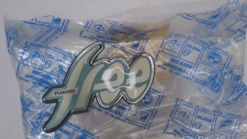 TARGHETTA LATERALE FREE PIAGGIO 297442 EX 295379