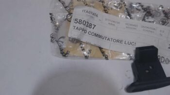 TAPPO INTERRUTTORE LUCI APRILIA PIAGGIO GILERA 580387 AP8127896