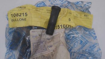 PRIGIONIERO MOZZO RUOTA APE CAR P2 -P3 MP 501-601 PIAGGIO 108215