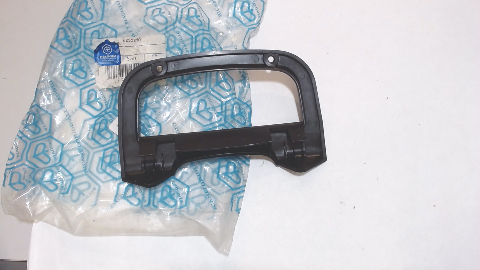 MANIGLIA PORTAPACCHI GRILLO PIAGGIO 255290 - immagine 3