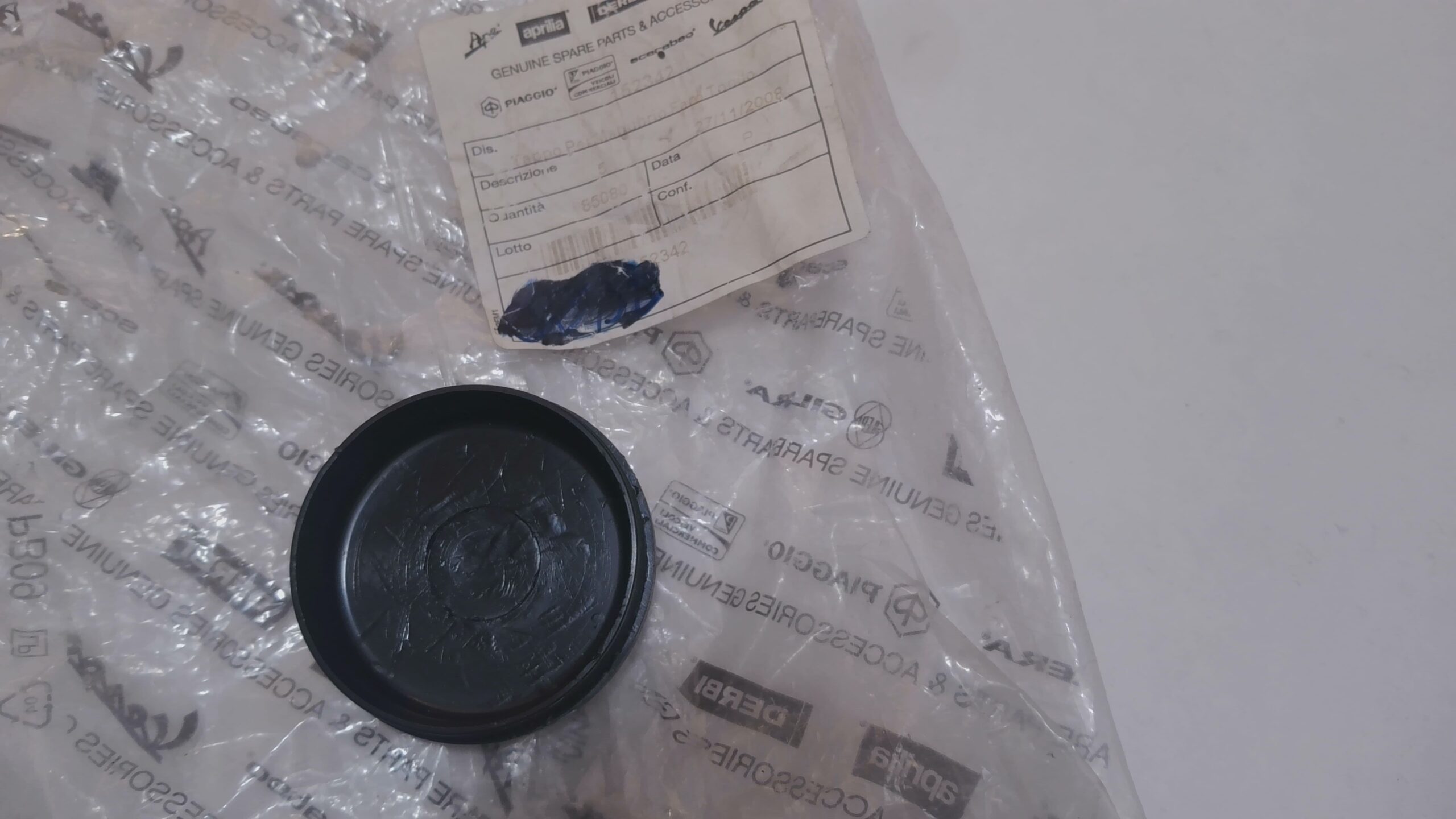 TAPPO CONTACHILOMETRI MANUBRIO VESPA 50 PIAGGIO 152342 - immagine 3