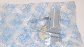 STAFFA SUPPORTO FANALE ANTERIORE GRILLO PIAGGIO 255495